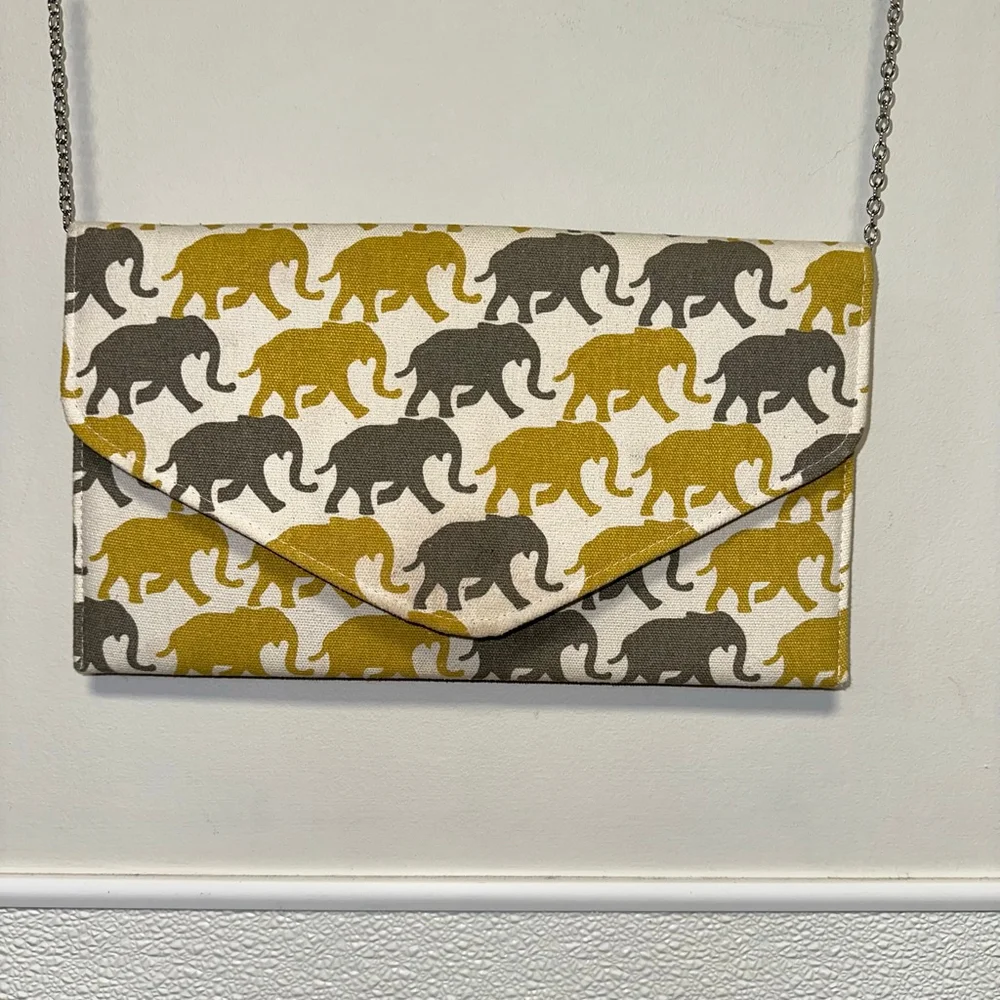 Women's Clutch Purse White/Yellow/Gray Elephant Print Chain Strap Canvas